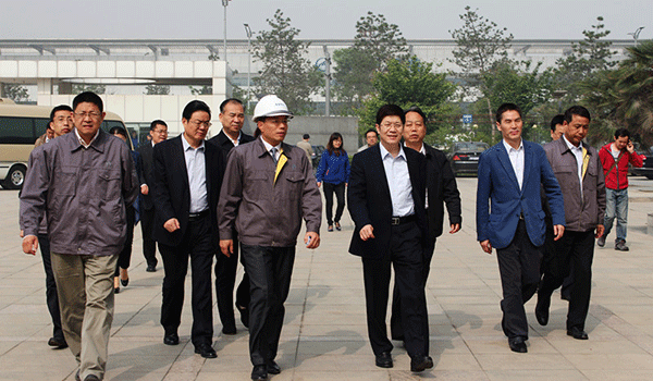 西安市委常委、常務(wù)副市長岳華峰蒞臨西瑪電機調(diào)研指導(dǎo)。