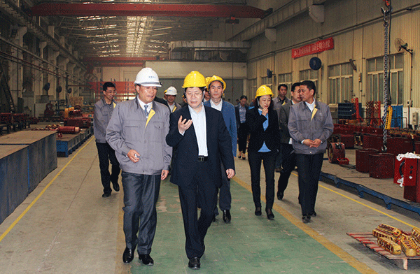 西安市委常委、常務(wù)副市長岳華峰蒞臨西瑪電機調(diào)研指導(dǎo)。