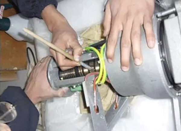西安電機(jī)廠關(guān)于電機(jī)滑環(huán)的維護(hù)保養(yǎng)方法分享。